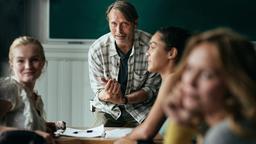 Auf Pegel ist der Geschichtslehrer Martin (Mads Mikkelsen) wie ausgewechselt.
