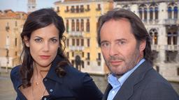 Commissario Brunetti (Uwe Kockisch) und Franca Capari (Bettina Zimmermann)