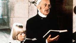 DER KLEINE LORD: Der alte Earl of Dorincourt (Alec Guinness) ist sehr angetan von seinem Enkel Ceddie (Ricky Schroder), den er aus Amerika auf sein Schloss holen ließ. Von Ceddies Mutter will er jedoch nichts wissen.