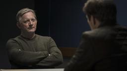 DI Perez (Douglas Henshall) zieht den Kreis der Verdächtigen immer weiter.