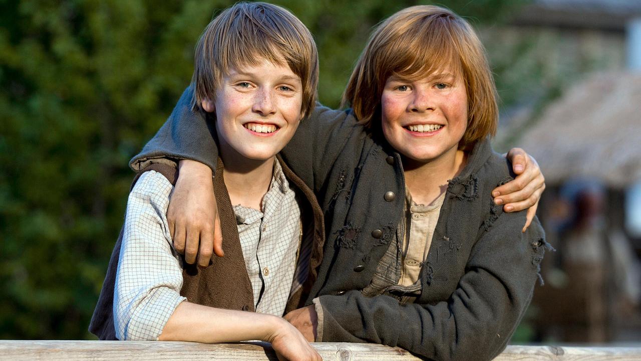 Beste Freunde: Huck Finn (Leon Seidel, re.) und Tom Sawyer (Louis Hofmann)