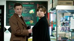 Eine neue Frauenleiche gibt Inspector Peter Fielder (William Houston) und seiner Assistentin Christy McMarrow (Sarah Quintrell) Rätsel auf.