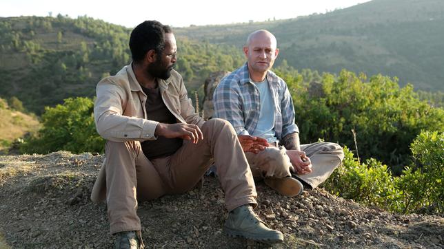 Frank Michalka (Jürgen Vogel) und Dr. Kidanu (Selam Tadese) werden Freunde.