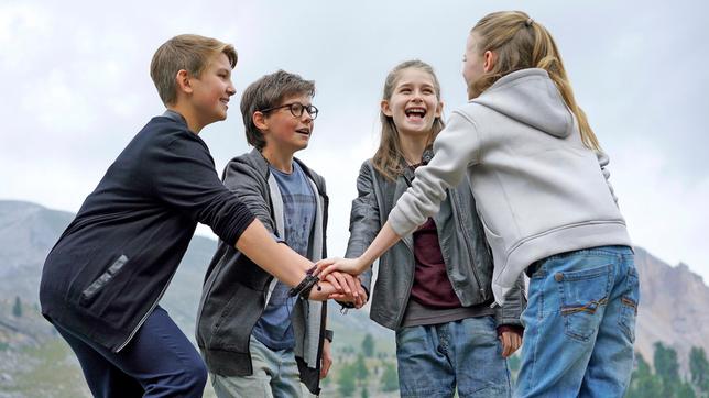 Geschafft!  Johannes, Benny, Mia und Alice haben den Fall gelöst!