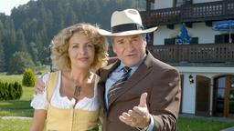 In Sommerlaune: Richard Steiner (Fritz Wepper) und seine Gattin Christina (Michaela May).