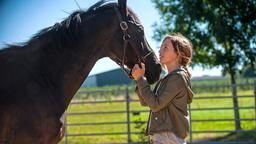 Jana (Lena Klenke) und der wilde Vollbluthengst „Rock My Heart“.