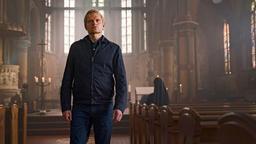 Kommissar Piet Van der Valk (Marc Warren) ist entschlossen, ein komplexes Geflecht von Lügen und Täuschungen entwirren.