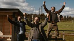Martin (Mads Mikkelsen, re.), Nikolaj (Magnus Millang, li.) und Peter (Lars Ranthe, Mitte) im Jubel-Rausch.