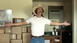 Ron Woodroof (Matthew McConaughey) baut einen Beschaffungsring auf, um AIDS-Kranke und HIV-Infizierte mit Medikamenten zu versorgen: den Dallas Buyers Club.