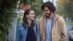 Saroo (Dev Patel) ist glücklich mit seiner Freundin Lucy (Rooney Mara).