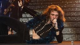 Udo Lindenberg (Jan Bülow) erobert mit seiner Extravaganz die Bühne.