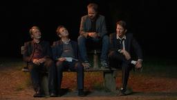 V. li. n. re.: Martin (Mads Mikkelsen), Peter (Lars Ranthe), Nikolaj (Magnus Millang) und Tommy (Thomas Bo Larsen) sind konstant berauscht.