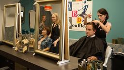 Nicole Gruber (Eva Herzig), Jeanny (Theresa Riess), Esther (Rina Juniku) im Friseusalon bei der Arbeit