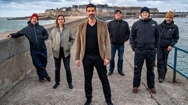 "Kommissar Dupin": Dreharbeiten für den neunten Film (v. l. n. r.): Bruno Grass (Regie), Nadja Becker (Lucille Trouin), Pasquale Aleardi (Georges Dupin), Hartwig König (Produktionsleitung), Mathias Lösel (Produzent), Tobias Schmidt (Kamera)