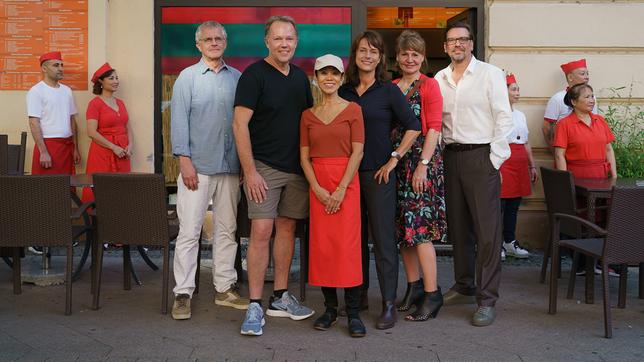 "Polizeiruf 110: Totes Rennen" (AT) (v.l.n.r.): Kameramann Theo Bierkens, Regissseur Torsten C. Fischer Rolle Chen Mai (Nahoko Fort-Nishigami), Rolle Doreen Brasch (Claudia Michelsen), Produzentin Iris Kiefer und Rolle Hannes Kehr (Michael Maertens).