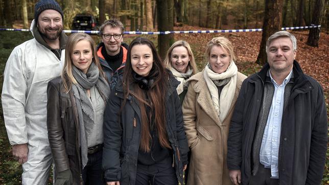 v.l.n.r.: Alexander Grünberg (Hanno), Susanne Bormann (Frauke), Bernhard Keller (Kamera), Anne Zohra Berrached (Regie), Kerstin Ramcke (Produzentin), Maria Furtwängler (Charlotte Lindholm), Aljoscha Stadelmann (Frank Holdt)