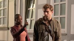 Anais Schmitz (Florence Kasumba) stellt Johannes Grischke (Steve Windolf).