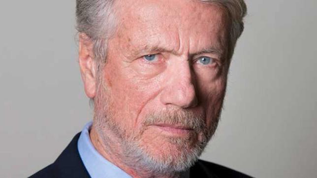 Jürgen Prochnow als Kesting.