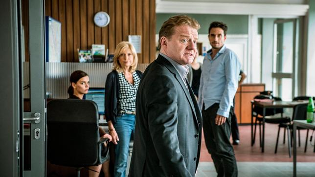 TATORT: Kommissarin vom Dienst Helen Reinders (Camilla Renschke), Hauptkommissarin Inga Lürsen (Sabine Postel), Kommissar vom Dienst Joost Brauer (Werner Wölbern), Hauptkommissar Stedefreund (Oliver Mommsen))