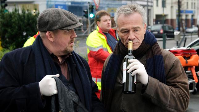 Das ist kein Riesling, was die Kommissare Freddy Schenk (Dietmar Bär, l), Max Ballauf (Klaus J. Behrendt,r)