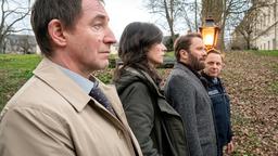 Die Revierfamilie Kurt Stich (Thorsten Merten), Kira Dorn (Nora Tschirner), Lessing (Christian Ulmen), Lupo (Arndt Schwering-Sohnrey) an der Ilm.