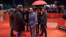 Dreharbeiten während der Berlinale. - Arbeitsfoto v. li.: Regisseur Sebastian Marka, daneben Mitte Issak Dentler (Rolle, Regisseur Michael Schwarz), Meret Becker (Rolle Nina Rubin) und Mark Waschke (Rolle Robert Karow).