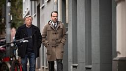 Kommissar Frank Thiel (Axel Prahl, links) und Prof. Karl-Friedrich Boerne (Jan Josef Liefers, rechts) wollen den Tatort doch nochmal  unter die Lupe nehmen.