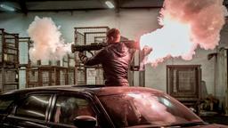 TATORT: FEGEFEUER: Nick Tschiller (Til Schweiger) schwer bewaffnet.