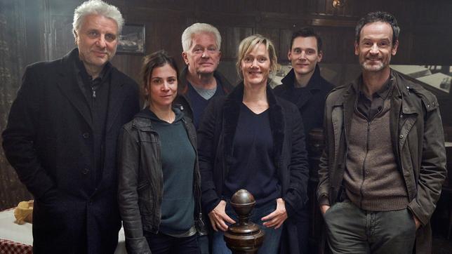 Drehstart für '"Tatort: In der Familie" (v.l.n.r.): Franz Leitmayr (Udo Wachtveitl), Nora Dalay (Aylin Tezel), Ivo Batic (Miroslav Nemec), Martina Boenisch (Anna Schudt), Jan Pawlak (Rick Okon), Peter Faber (Jörg Hartmann).