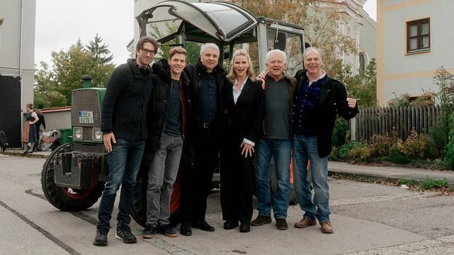 Bei Dreh zum "Tatort: Königinnen": Rudi Gaul (Regie), Ferdinand Hofer (Kalli Hammermann), Udo Wachtveitl (Franz Leitmayr), Veronica Ferres (Sylvia), Miroslav Nemec (Ivo Batic) und Wolfgang Fierek (Josef Gehrling) (v.l.n.r.)