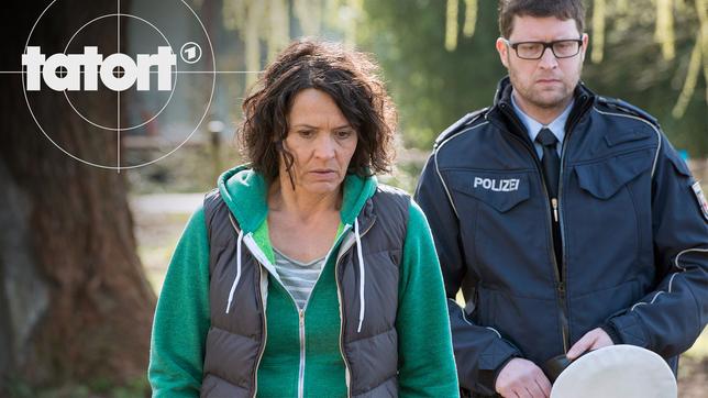 Eigentlich ist Lena Odenthal noch in der Reha, doch die örtliche Polizei hat sie zu einem Tatort geholt