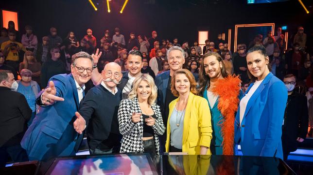 Eckart von Hirschhausen mit seinen prominenten Gästen: Horst Lichter, Andreas Gabalier, Beatrice Egli, Jörg Pilawa, Annette Frier, Riccardo Simonetti udn Ester Sedlaczek (v.l.n.r.).