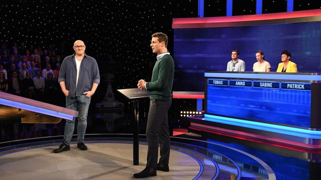 Moderator Alexander Bommes mit den Kandidaten Patrick Müller Tobias Jäser, Aniko Juhasz und Sabine Winter.