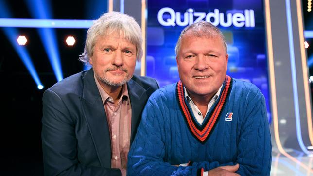 Bei Jörg Pilawa treten Prominente zu einem außergewöhnlichen Duell an. Um zu gewinnen, müssen die Stars drei superschlaue „Quizduell"-Profis schlagen. Ein Wissenswettkampf David gegen Goliath - die Stars gegen den „Quizduell-Olymp“. Es geht um Wissen und Nervenstärke, aber auch um die Einschätzung der Gegner und die Bereitschaft zu zocken. Und es geht um viel Geld. Doch Vorsicht! Im packenden Finale am Ende jeder Show heißt es für die siegreichen Kandidaten zunächst: doppelt oder halb. Eine spannende Wissensschlacht für Jung und Alt!