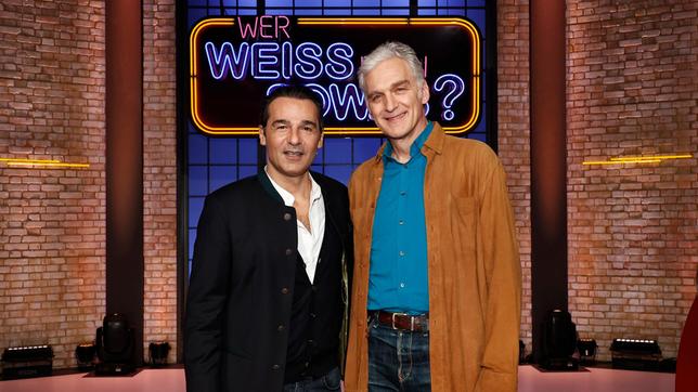 Bild: ARD/Morris Mac Matzen Als Kandidaten zu Gast bei "Wer weiß denn sowas?": Der Schauspieler Erol Sander und der Schauspieler Walter Sittler.