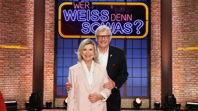 Als Kandidat:innen zu Gast bei "Wer weiß denn sowas?": Das Moderatoren- und Gesangsduo-Ehepaar Michael Hartl und Marianne Hartl, bekannt als "Marianne & Michael".