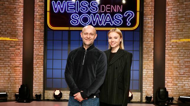 Der Schauspieler und Drehbuchautor Jürgen Vogel und die Filmschauspielerin Lea Zoe Voss treten bei "Wer weiß denn sowas?" gegeneinander an.