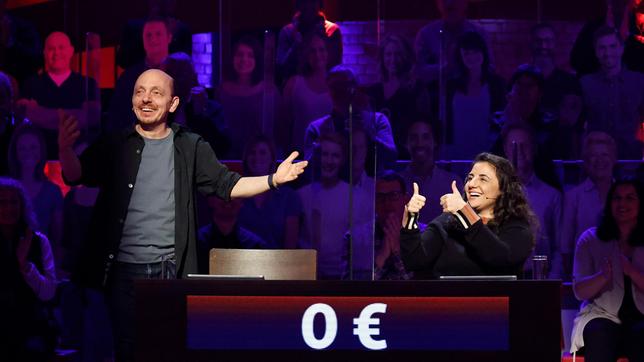 Rateteam-Kapitän Bernhard Hoëcker und die ehemalige Box-Weltmeisterin Susianna „Susi“ Kentikian bilden ein Rateteam.