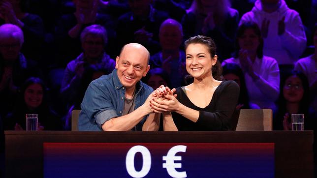 Rateteam-Kapitän Bernhard Hoëcker und die Schauspielerin Henriette Richter-Röhl bilden ein Rateteam.