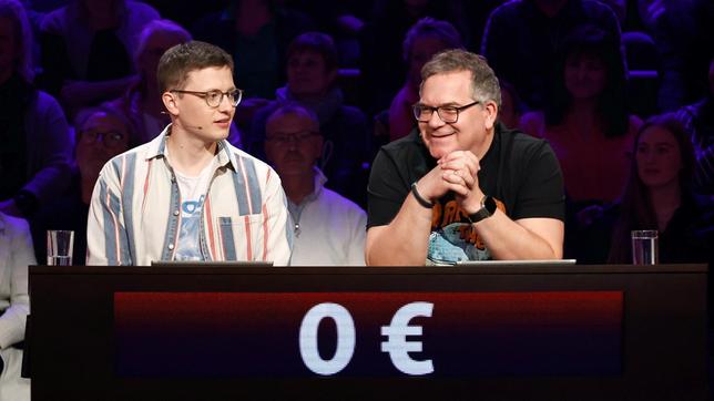 Rateteam-Kapitän Elton mit dem österreichischen Kabarettist und Stand-Up Comedian Christoph Fritz.