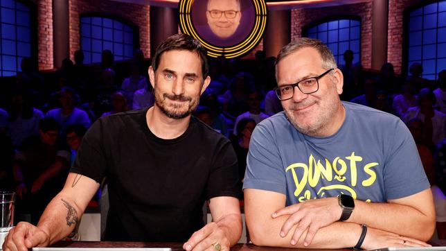 Rateteam-Kapitän Elton mit Schauspieler Clemens Schick.