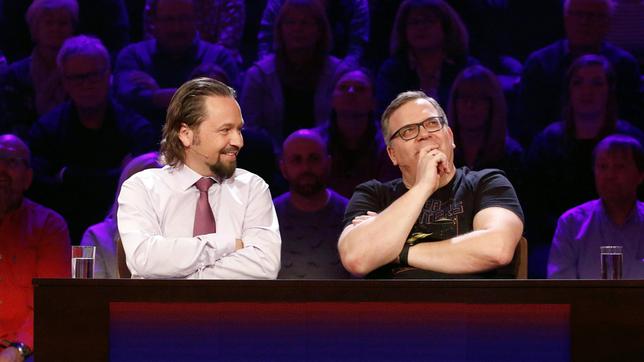 Rateteam-Kapitän Elton und der Kunsthändler und Händler in der Fernsehreihe "Bares für Rares",  Wolfgang Pauritsch bilden ein Rateteam.