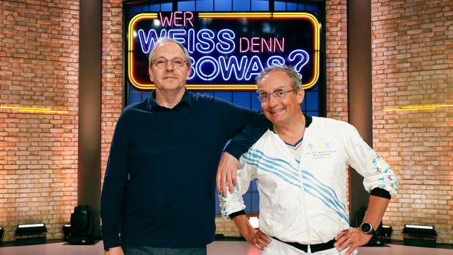 Treten bei "Wer weiß denn sowas?" als Kandidaten an: Der Schauspieler, Komiker und Musiker Olli Dittrich und der Komiker, Musiker und Fernsehmoderator Wigald Boning.