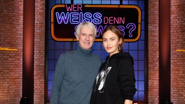 Treten bei "Wer weiß denn sowas?" als Kandidaten gegeneinander an: Der Schauspieler Mathieu Carrière und seine Tochter, das Model Elena Carrière.