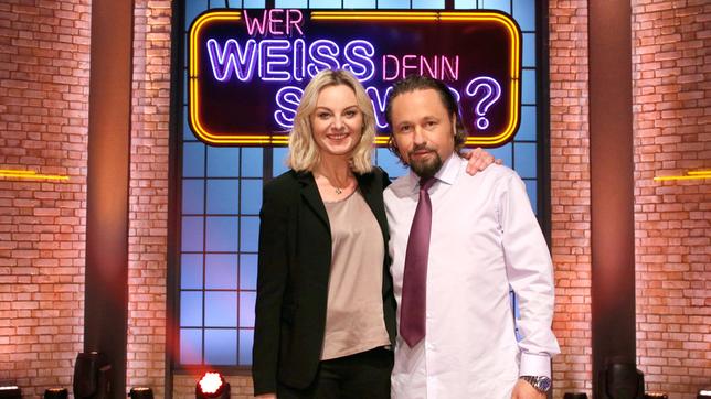 Treten bei "Wer weiß denn sowas?" als Kandidaten gegeneinander an: Die Juwelierin und Händlerin in der Fernsehreihe "Bares für Rares",  Susanne Steiger und der Kunsthändler und Händler in der Fernsehreihe "Bares für Rares",  Wolfgang Pauritsch.