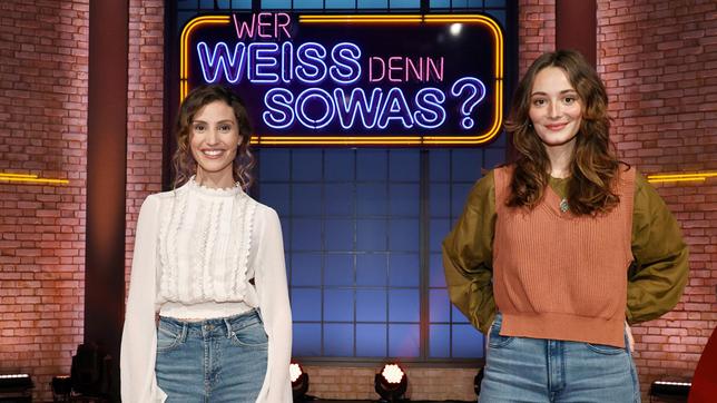 Treten bei "Wer weiß denn sowas?" als Kandidatinnen gegeneinander an: Die Schauspielerinnen Nadine Menz und Maria Ehrich.