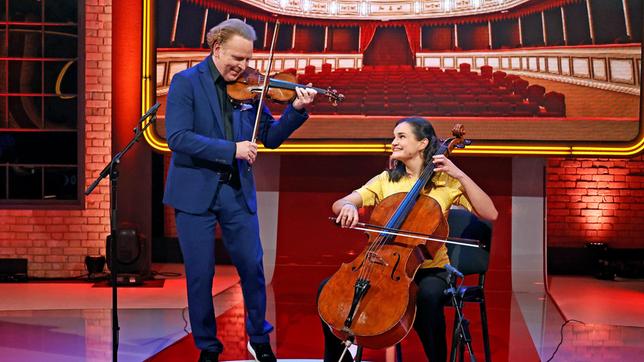 Zu Gast bei "Wer weiß denn sowas?": Die Cellistin Raphaela Gromes und der Geiger Daniel Hope.