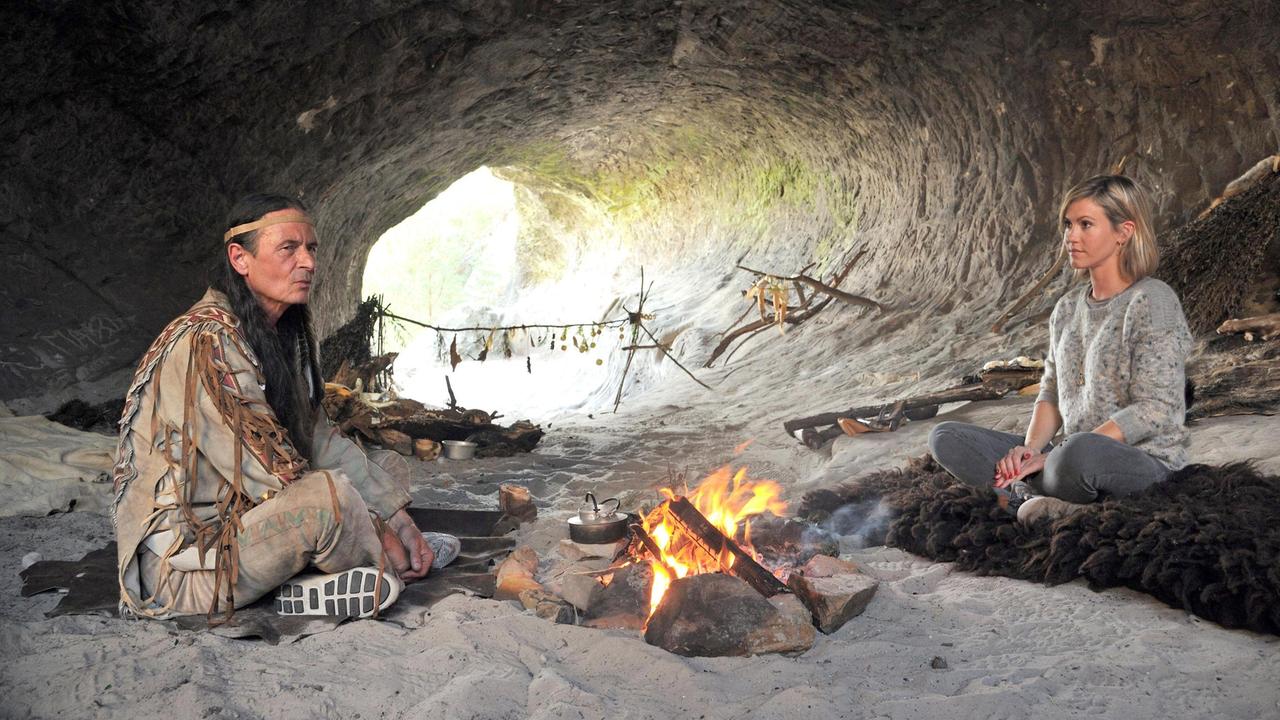 Klara Degen (Wolke Hegenbarth) trifft in der Harzer Wildnis den Schamanen Adahy (Till Kretzschmar), der sie auf eine neue Spur bringt.