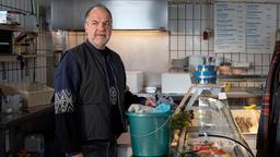 Fischhändler Harmsen (Marek Erhardt) steht vor dem Ruin.