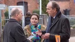 Die Kanzlei: Gudrun (Katrin Pollitt) und Markus Gellert (Herbert Knaup) mit dem Bürgermeister (Uwe Preuss) 